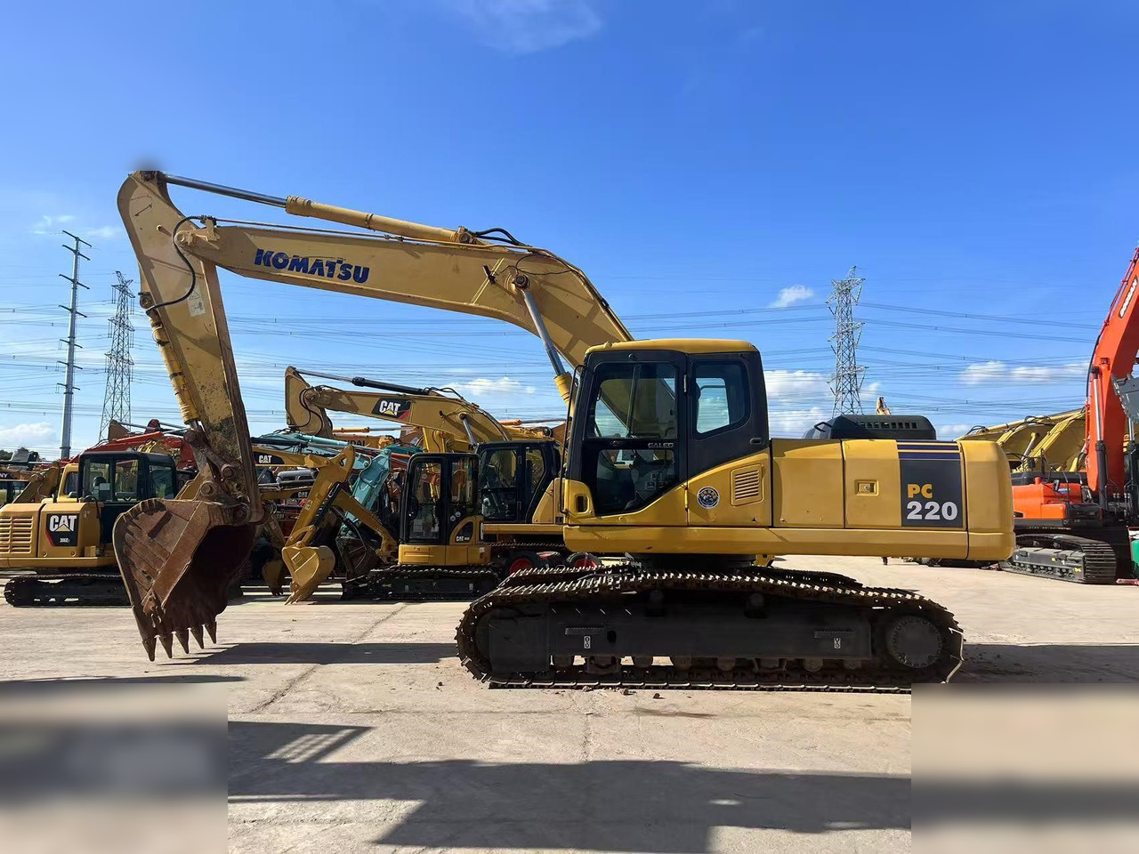 KOMATSU PC220-7 - حفار زاحف: صورة 1 KOMATSU PC220-7 - حفار زاحف: صورة 1