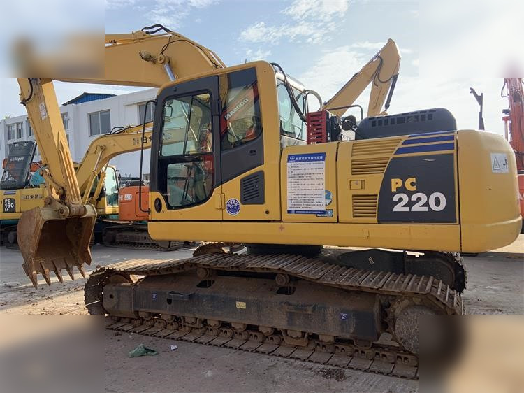 KOMATSU PC220-8N1 - حفار زاحف: صورة 5 KOMATSU PC220-8N1 - حفار زاحف: صورة 5