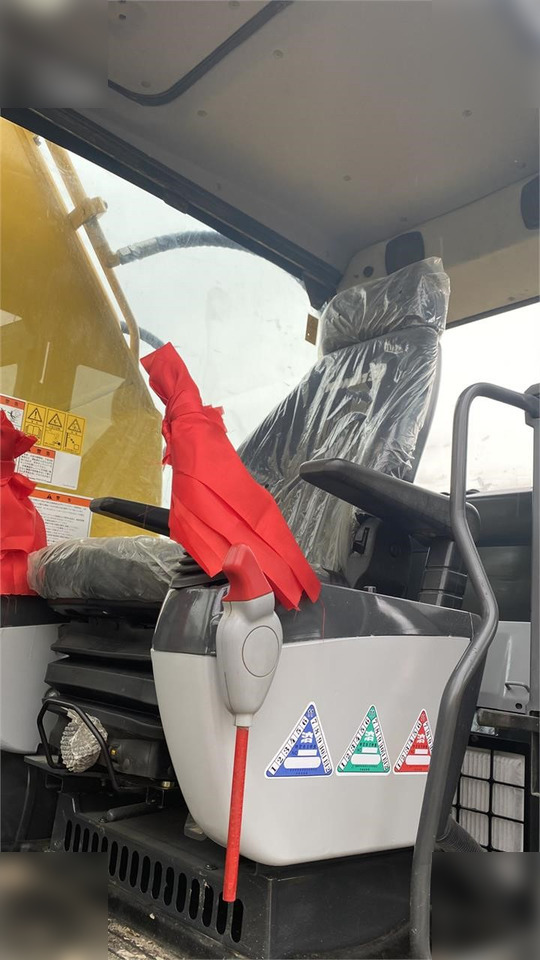 KOMATSU PC220-8 - حفار زاحف: صورة 5 KOMATSU PC220-8 - حفار زاحف: صورة 5