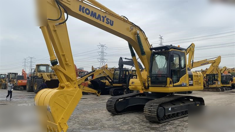 KOMATSU PC220-8 - حفار زاحف: صورة 2 KOMATSU PC220-8 - حفار زاحف: صورة 2