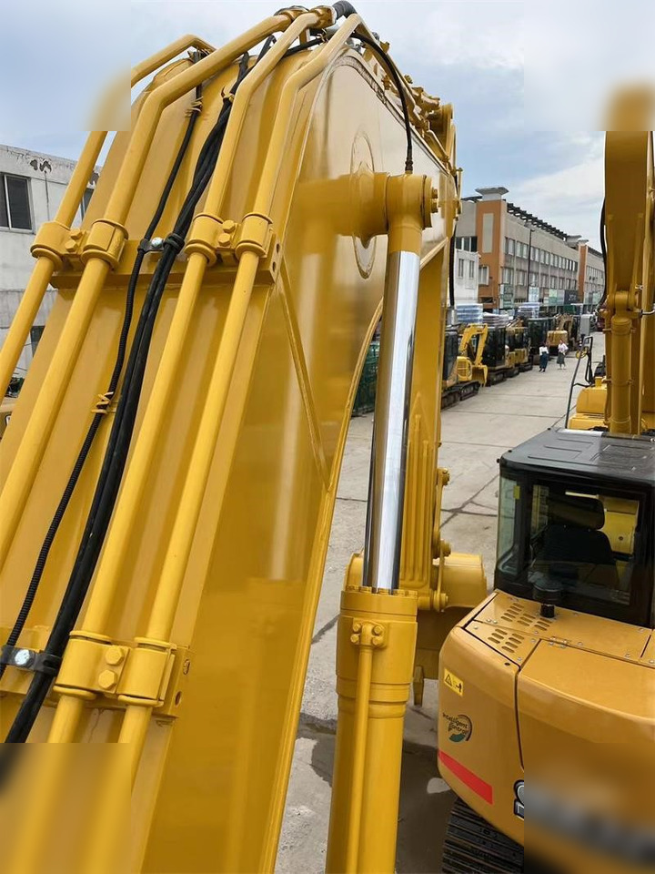 KOMATSU PC240 LC-8 - حفار زاحف: صورة 4 KOMATSU PC240 LC-8 - حفار زاحف: صورة 4
