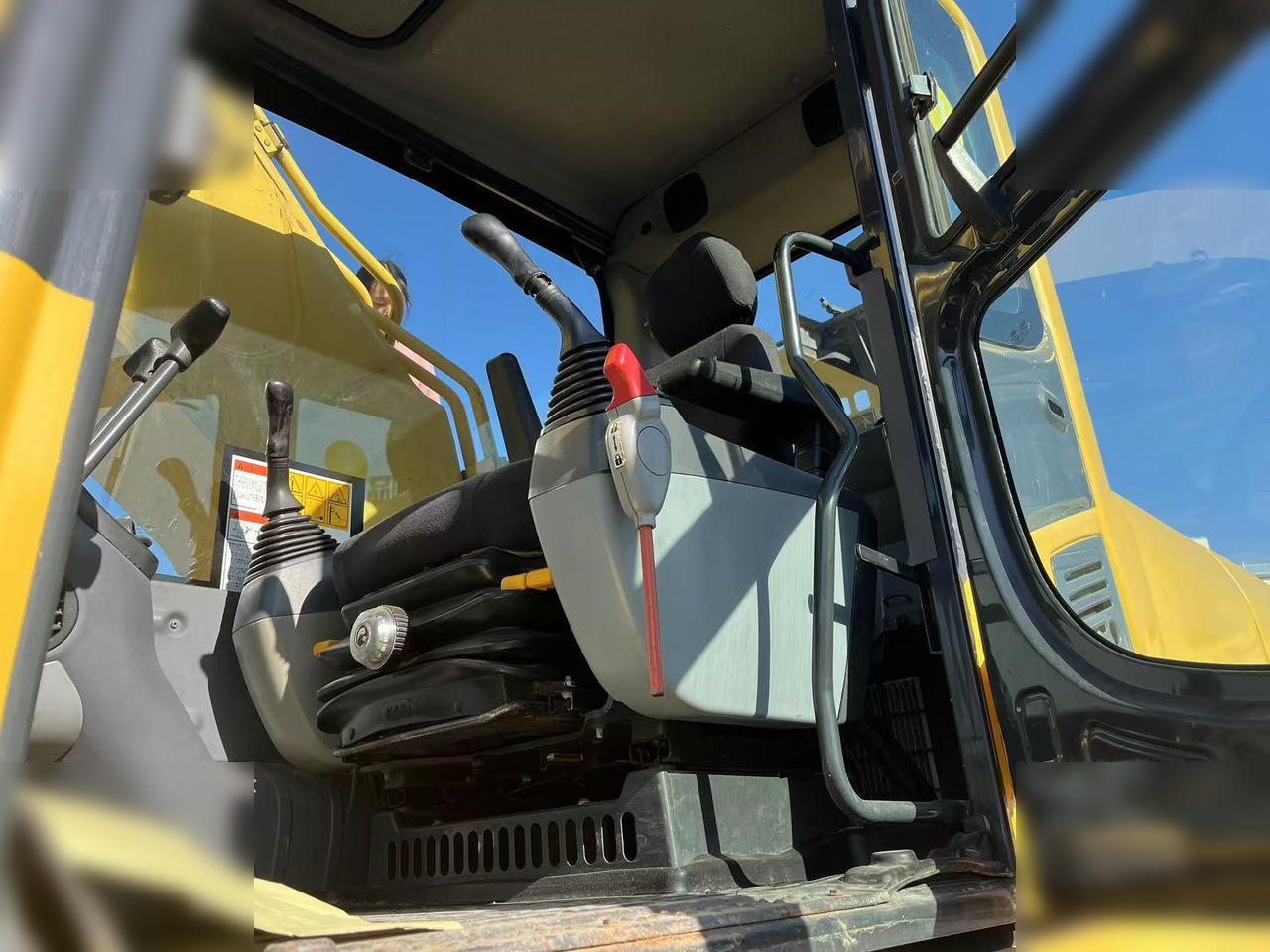 KOMATSU PC400-8R - حفار زاحف: صورة 5 KOMATSU PC400-8R - حفار زاحف: صورة 5