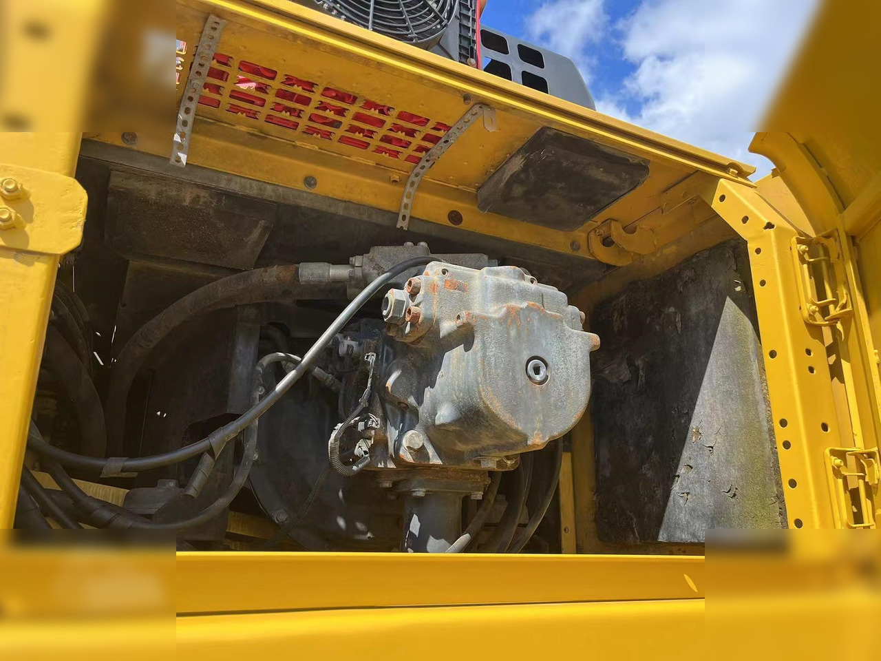 KOMATSU PC400-8R - حفار زاحف: صورة 5 KOMATSU PC400-8R - حفار زاحف: صورة 5