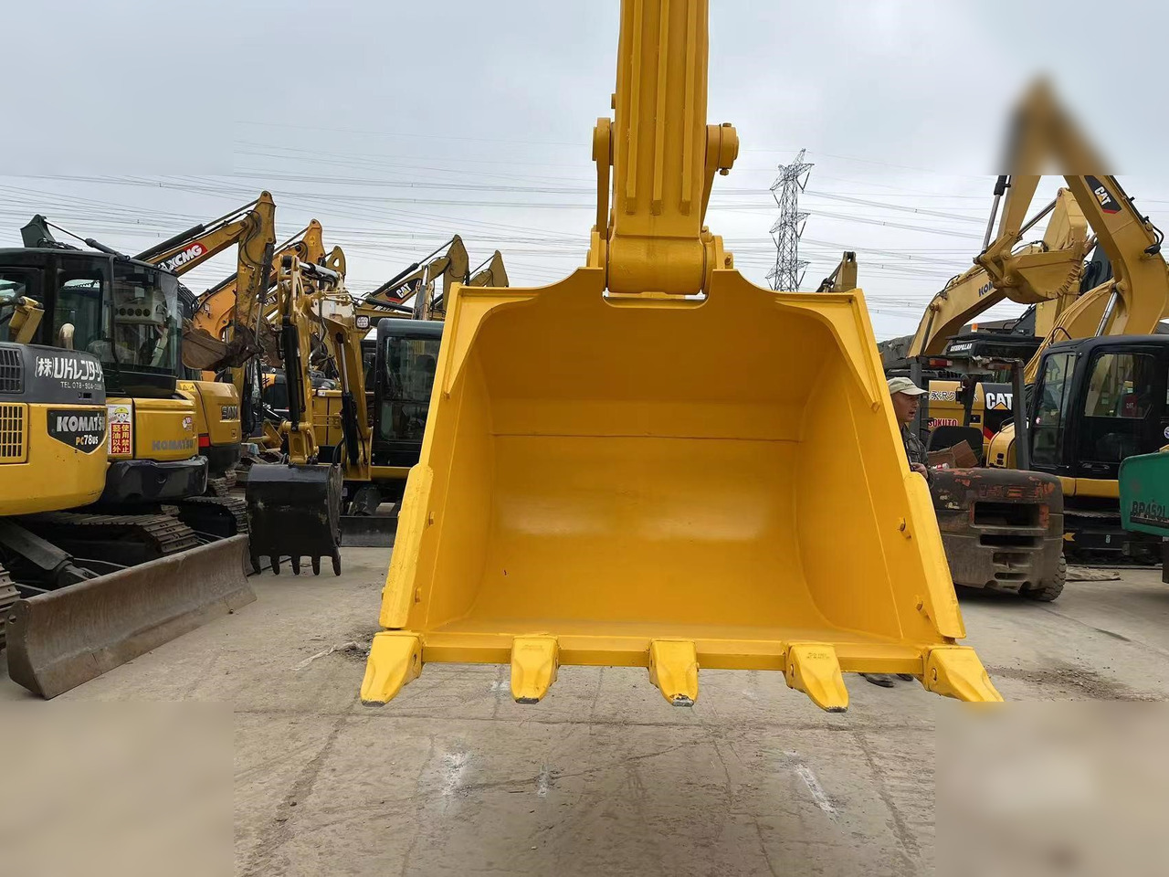KOMATSU PC450-8 - حفار زاحف: صورة 4 KOMATSU PC450-8 - حفار زاحف: صورة 4