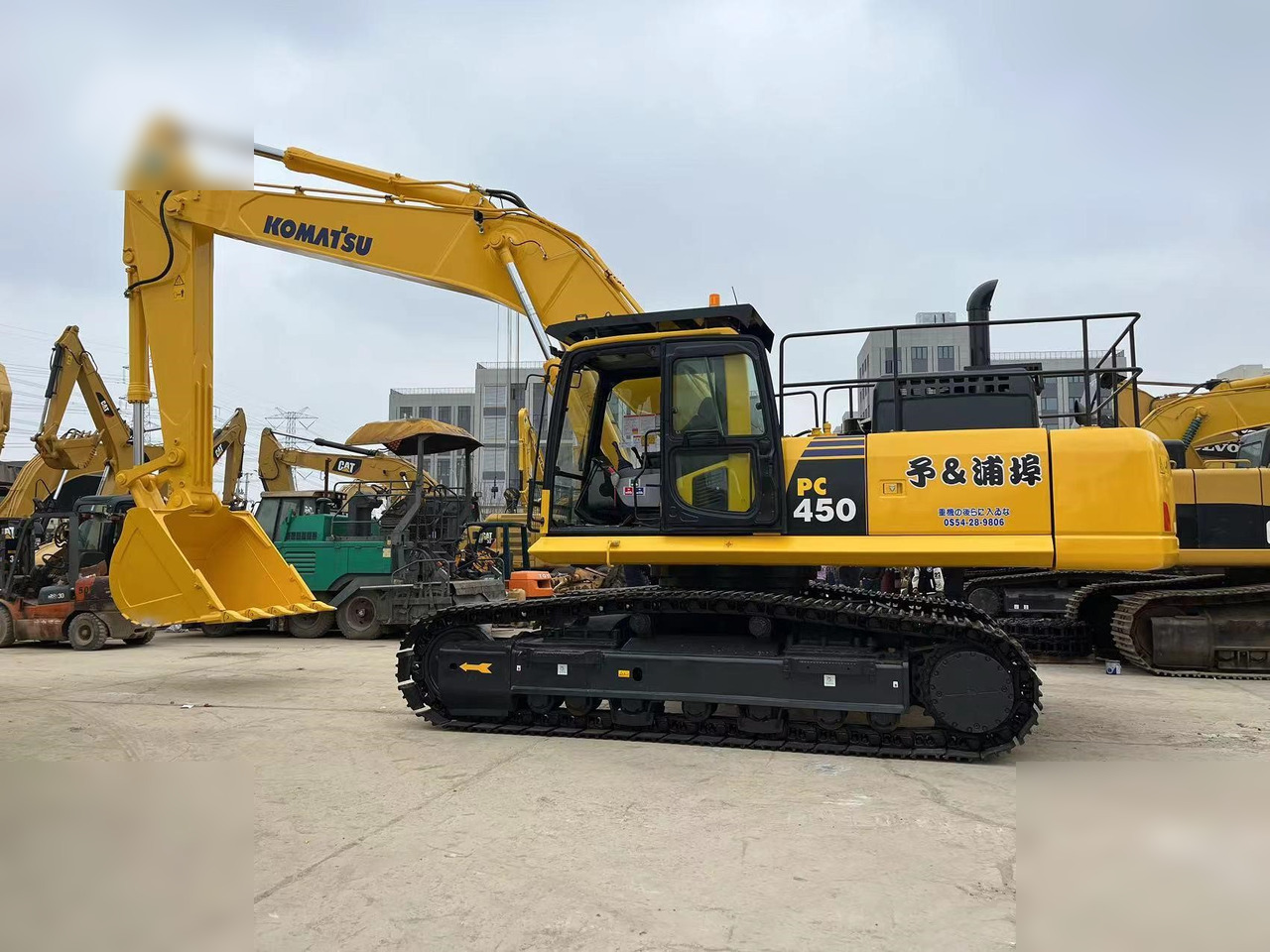 KOMATSU PC450-8 - حفار زاحف: صورة 2 KOMATSU PC450-8 - حفار زاحف: صورة 2
