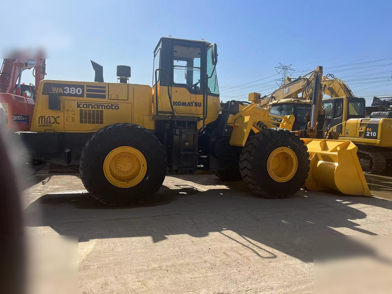 KOMATSU WA320-3 - اللودر بعجل: صورة 1 KOMATSU WA320-3 - اللودر بعجل: صورة 1