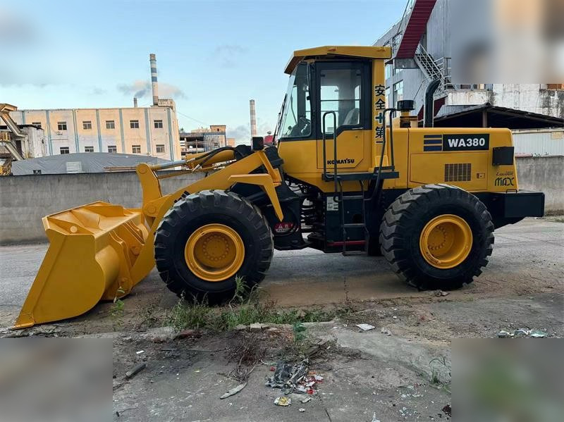 KOMATSU WA380-3 - اللودر بعجل: صورة 1 KOMATSU WA380-3 - اللودر بعجل: صورة 1