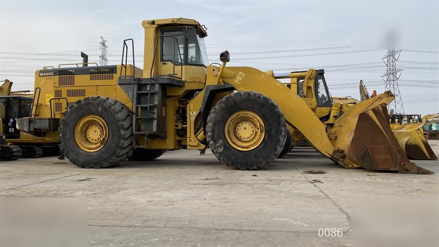 KOMATSU WA600-3 - اللودر بعجل: صورة 1 KOMATSU WA600-3 - اللودر بعجل: صورة 1