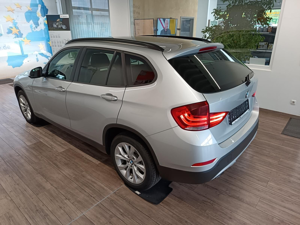 BMW X1 sDrive 18i 110 kW*SITZHEIZUNG*KLIMAAUTOMATIK - سيارة دفع رباعي: صورة 4 BMW X1 sDrive 18i 110 kW*SITZHEIZUNG*KLIMAAUTOMATIK - سيارة دفع رباعي: صورة 4