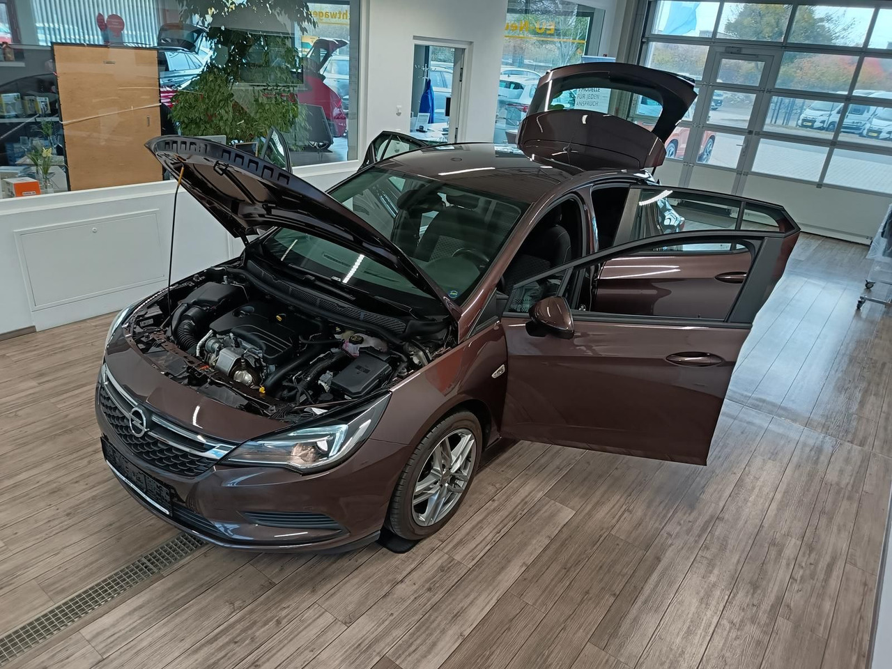 Opel Astra K Lim. 1,0 TURBO 77 kW*TEMP*KLIMA*PDC*SHZ* - سيدان: صورة 2 Opel Astra K Lim. 1,0 TURBO 77 kW*TEMP*KLIMA*PDC*SHZ* - سيدان: صورة 2