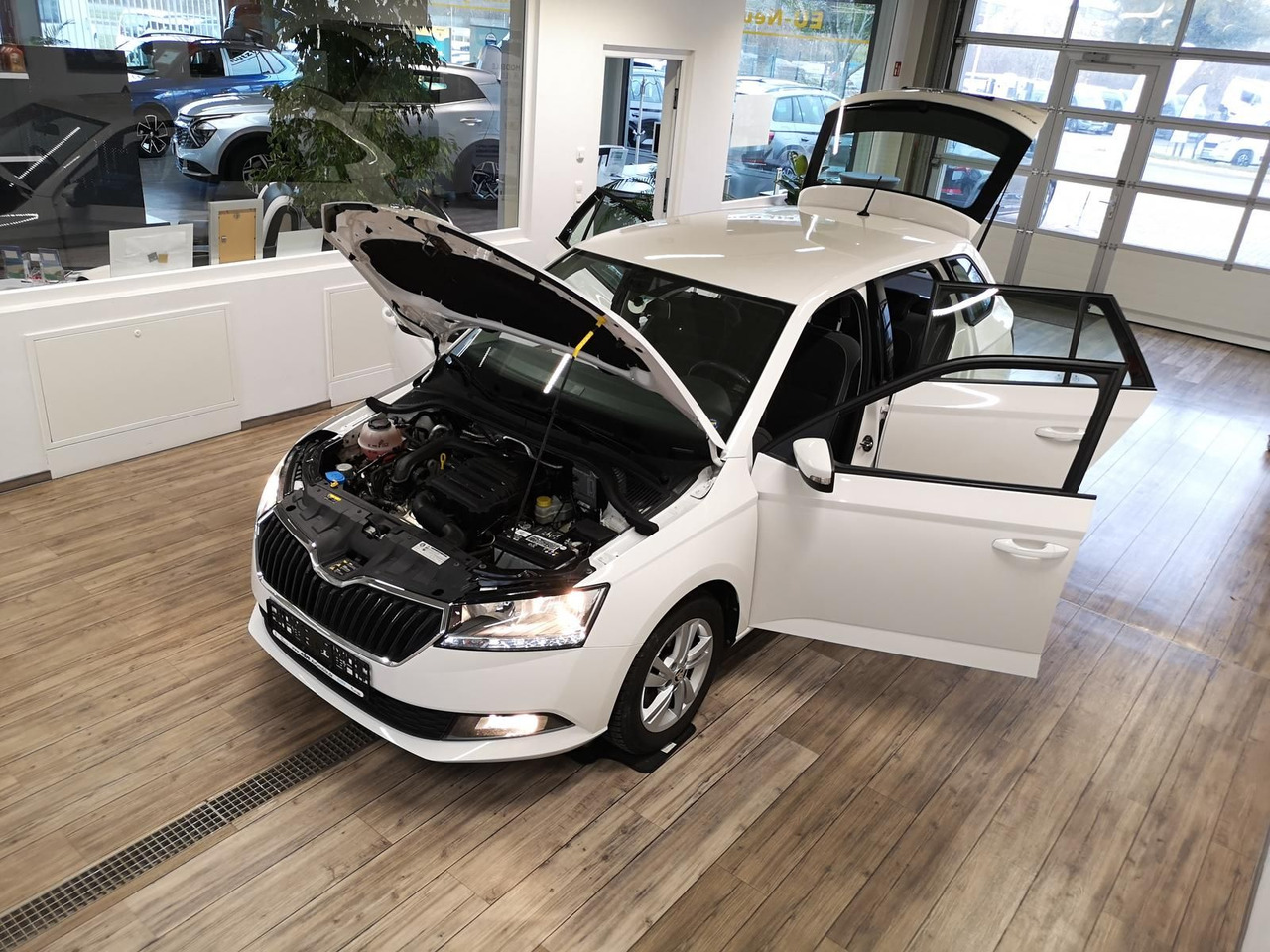 Skoda Fabia Combi Ambition 1.0TSI 81kW+R-KAM+PDC+KLIMA - سيارة: صورة 5 Skoda Fabia Combi Ambition 1.0TSI 81kW+R-KAM+PDC+KLIMA - سيارة: صورة 5