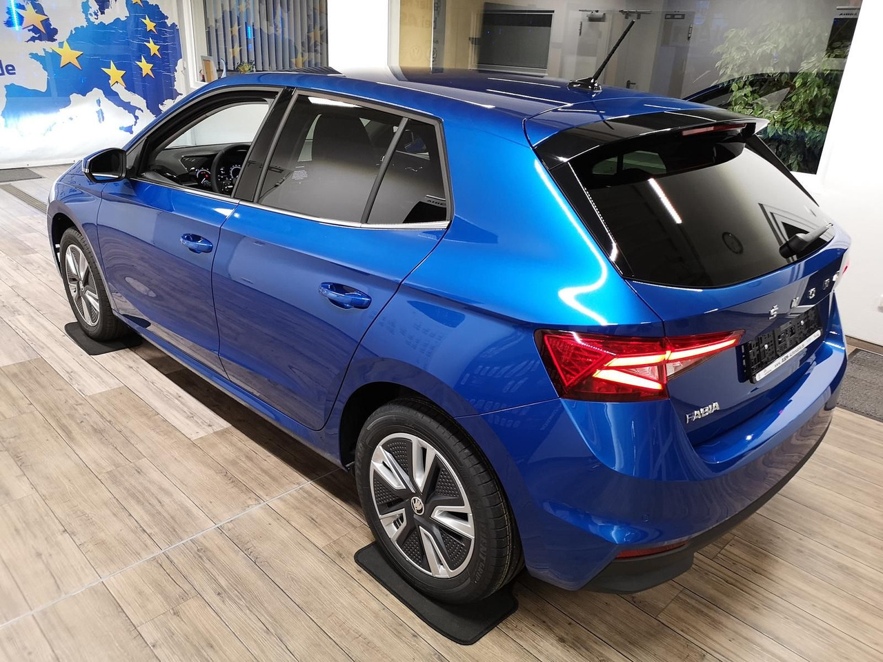 Skoda Fabia Style 1,0TSI 81 kW+R-KAM+2xPDC+LED+DAB+SHZ - سيدان: صورة 3 Skoda Fabia Style 1,0TSI 81 kW+R-KAM+2xPDC+LED+DAB+SHZ - سيدان: صورة 3