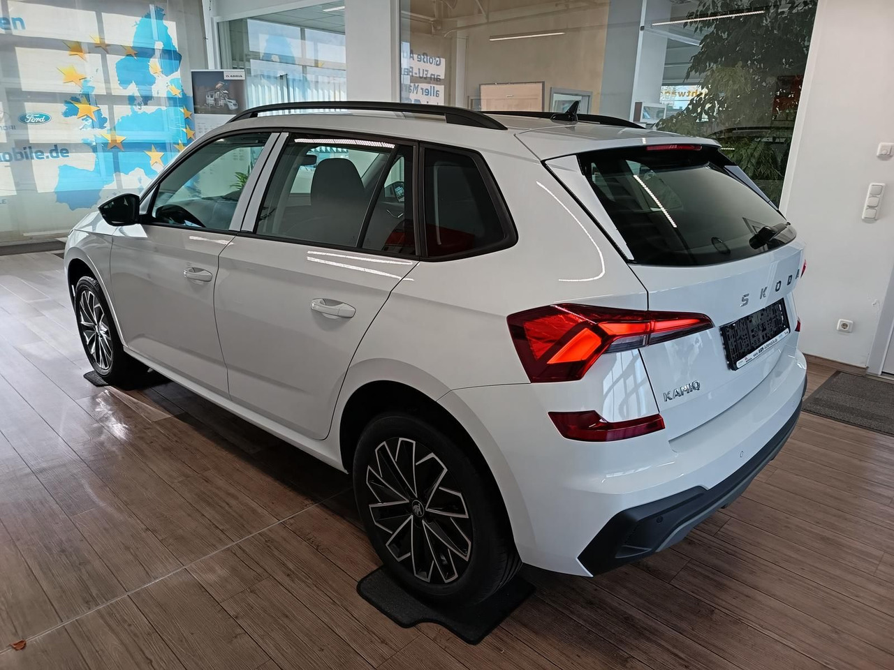 Skoda Kamiq 130 Jahre 1,5TSI DSG*AHK*ACC*LED*R-KAM*PDC - سيارة دفع رباعي: صورة 4 Skoda Kamiq 130 Jahre 1,5TSI DSG*AHK*ACC*LED*R-KAM*PDC - سيارة دفع رباعي: صورة 4
