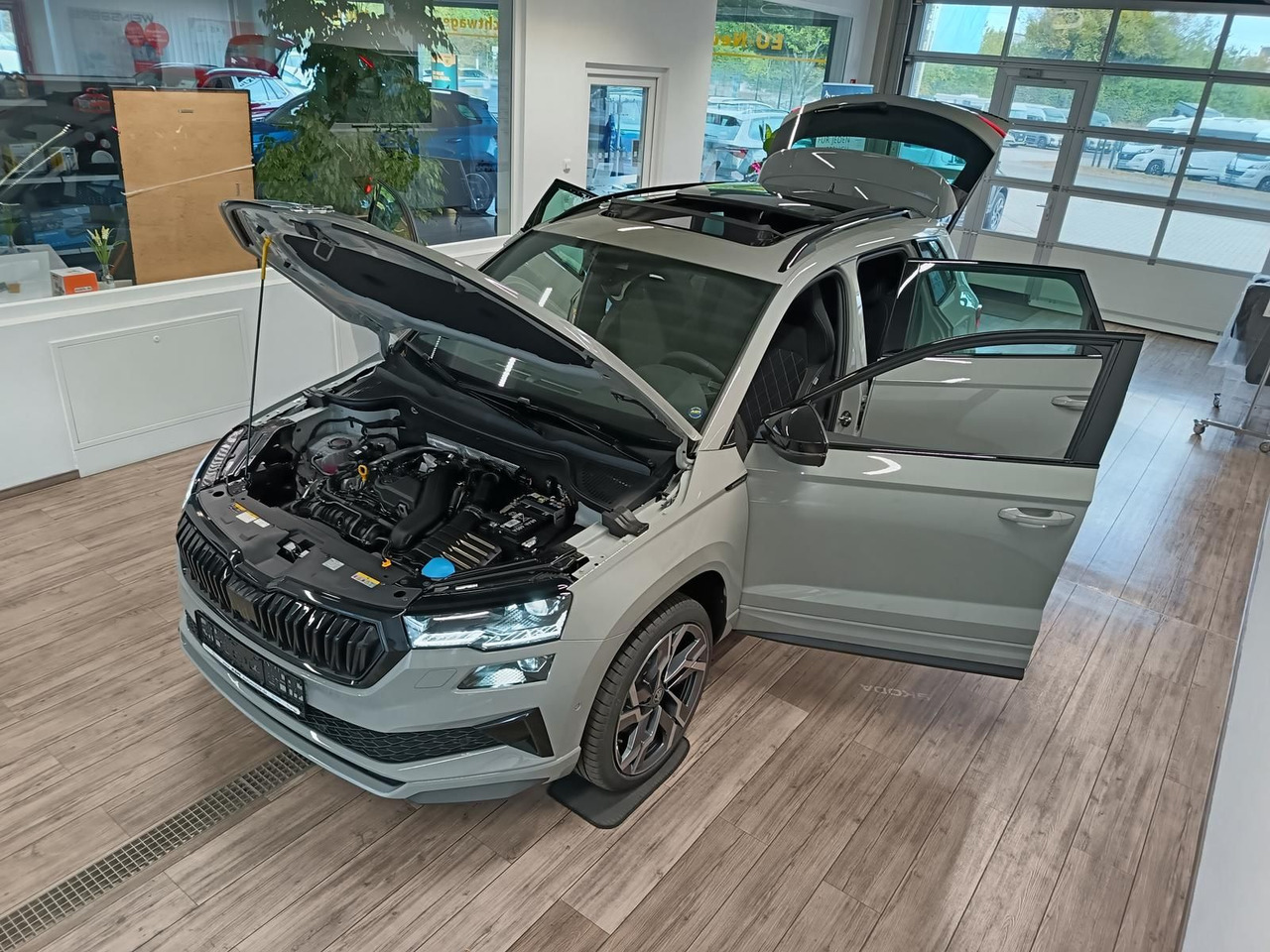 Skoda Karoq Sportline 1,5 TSI DSG*AHK*PSD*STD.HZG*NAVI - سيارة دفع رباعي: صورة 2 Skoda Karoq Sportline 1,5 TSI DSG*AHK*PSD*STD.HZG*NAVI - سيارة دفع رباعي: صورة 2