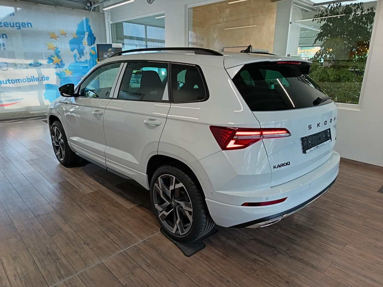 Skoda Karoq Sportline 2,0 TDI DSG 4x4*AHK*PSD*STD.HZG* - سيارة دفع رباعي: صورة 4 Skoda Karoq Sportline 2,0 TDI DSG 4x4*AHK*PSD*STD.HZG* - سيارة دفع رباعي: صورة 4
