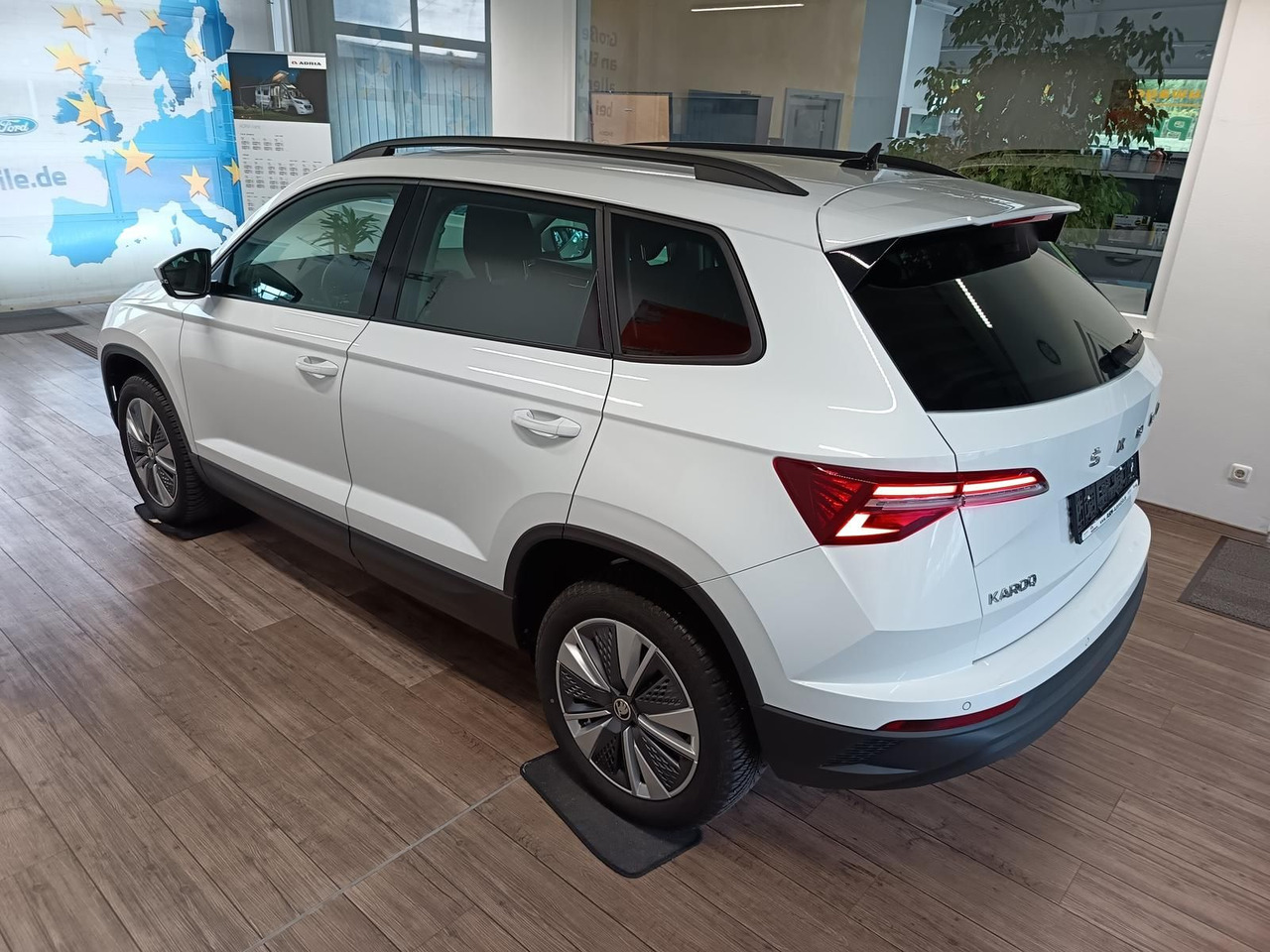 Skoda Karoq Style 1,5TSI DSG*AHK-VORBER*NAVI*LED*R-KAM - سيارة دفع رباعي: صورة 4 Skoda Karoq Style 1,5TSI DSG*AHK-VORBER*NAVI*LED*R-KAM - سيارة دفع رباعي: صورة 4