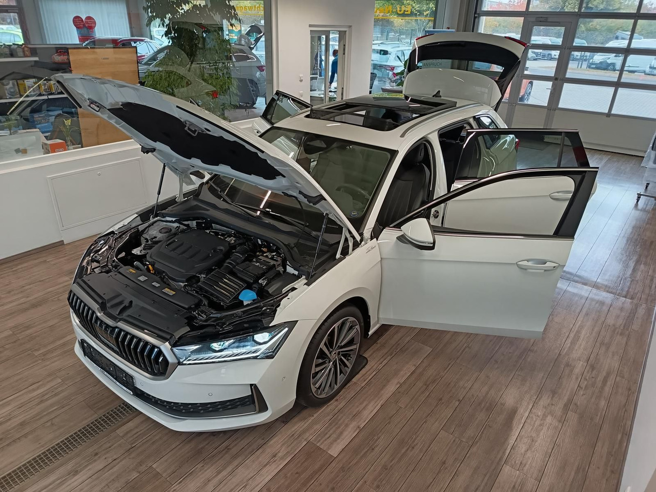 Skoda Superb Combi L&K 2,0TDI 4x4*PSD*STD.HZG*360°*HUD - سيارة ستيشن: صورة 2 Skoda Superb Combi L&K 2,0TDI 4x4*PSD*STD.HZG*360°*HUD - سيارة ستيشن: صورة 2