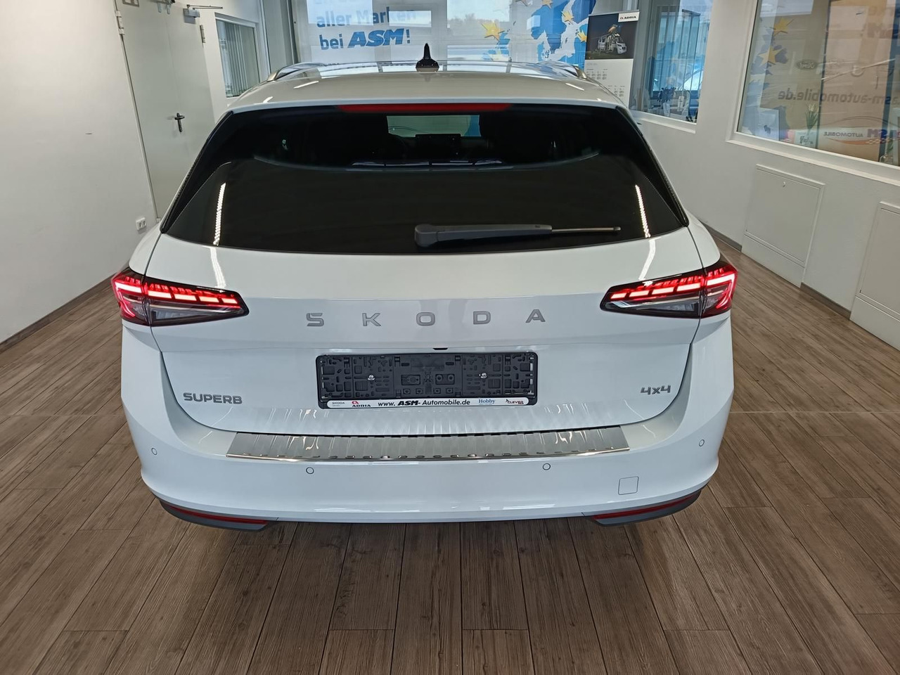 Skoda Superb Combi L&K 2,0TDI 4x4*PSD*STD.HZG*360°*HUD - سيارة ستيشن: صورة 5 Skoda Superb Combi L&K 2,0TDI 4x4*PSD*STD.HZG*360°*HUD - سيارة ستيشن: صورة 5