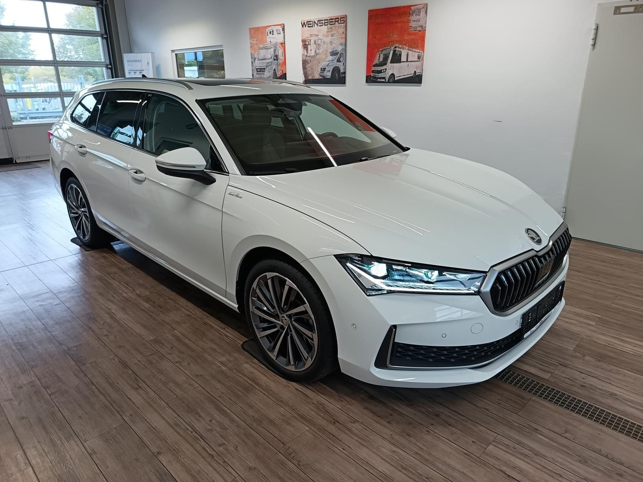 Skoda Superb Combi L&K 2,0TDI 4x4*PSD*STD.HZG*360°*HUD - سيارة ستيشن: صورة 3 Skoda Superb Combi L&K 2,0TDI 4x4*PSD*STD.HZG*360°*HUD - سيارة ستيشن: صورة 3