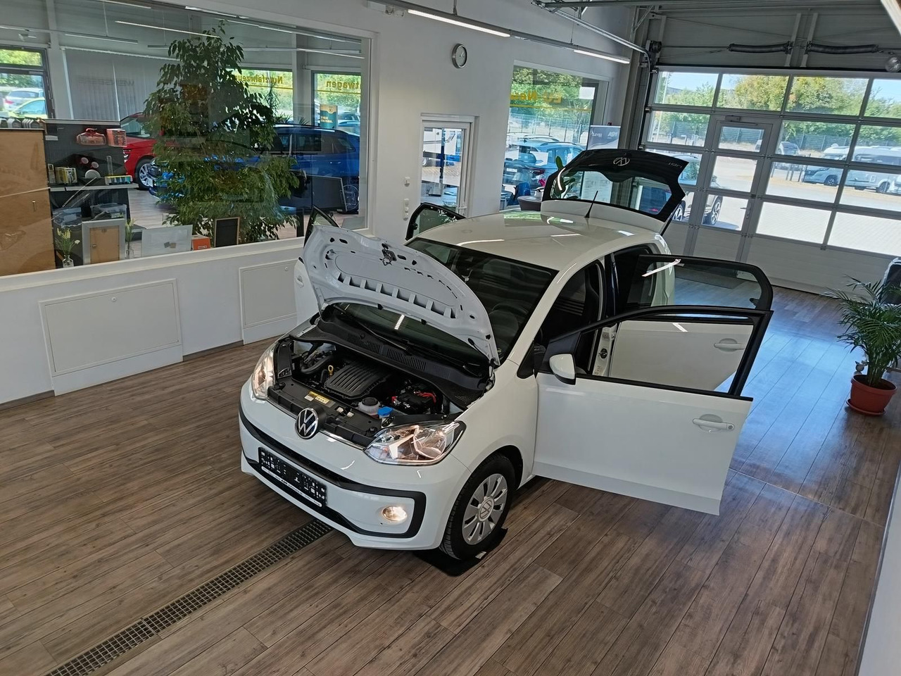 Volkswagen up! move up! 1.0*R-KAM*PDC*SHZ*MAPS+MORE*DAB*NSW - سيارة: صورة 2 Volkswagen up! move up! 1.0*R-KAM*PDC*SHZ*MAPS+MORE*DAB*NSW - سيارة: صورة 2