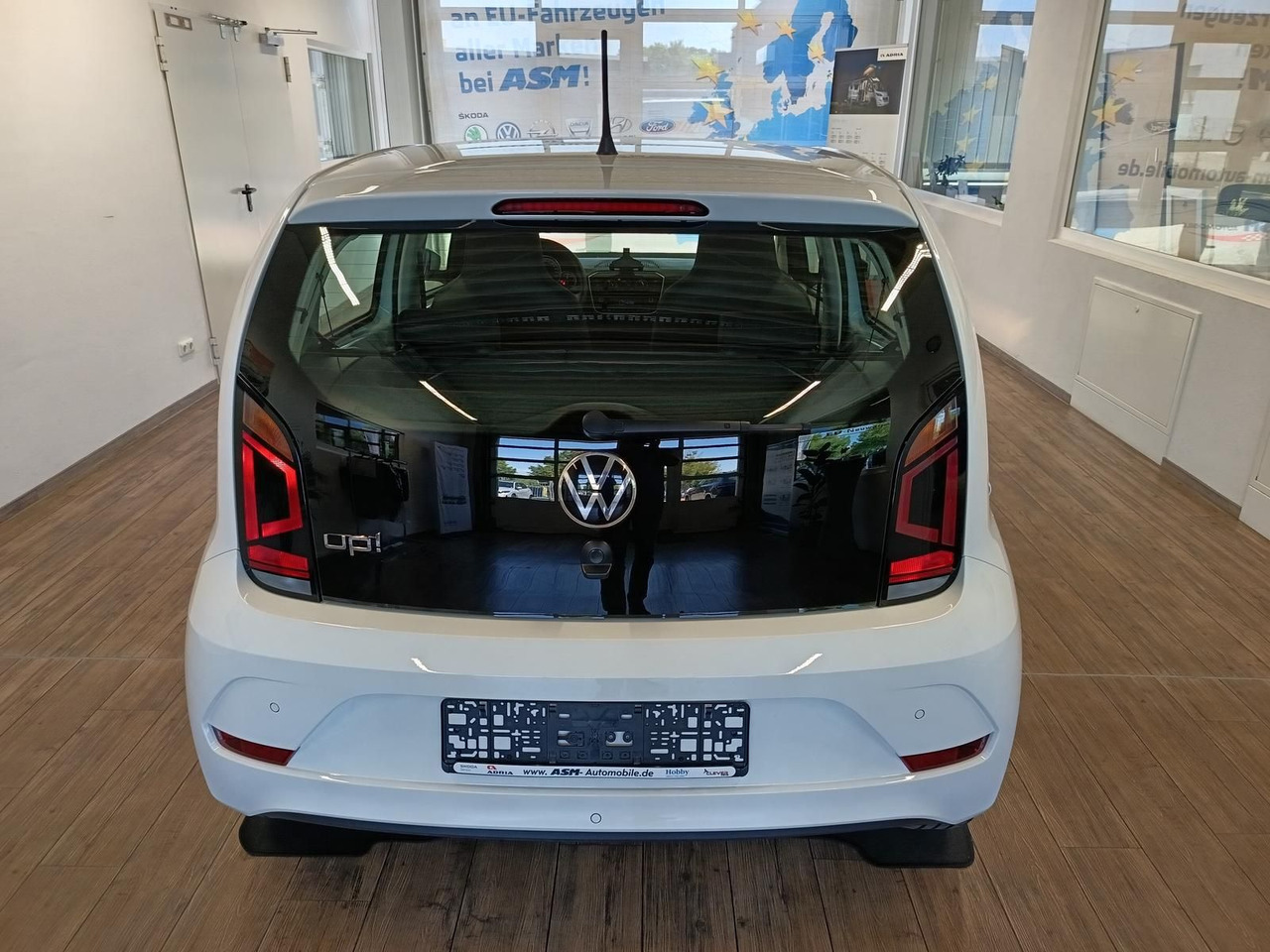 Volkswagen up! move up! 1.0*R-KAM*PDC*SHZ*MAPS+MORE*DAB*NSW - سيارة: صورة 5 Volkswagen up! move up! 1.0*R-KAM*PDC*SHZ*MAPS+MORE*DAB*NSW - سيارة: صورة 5