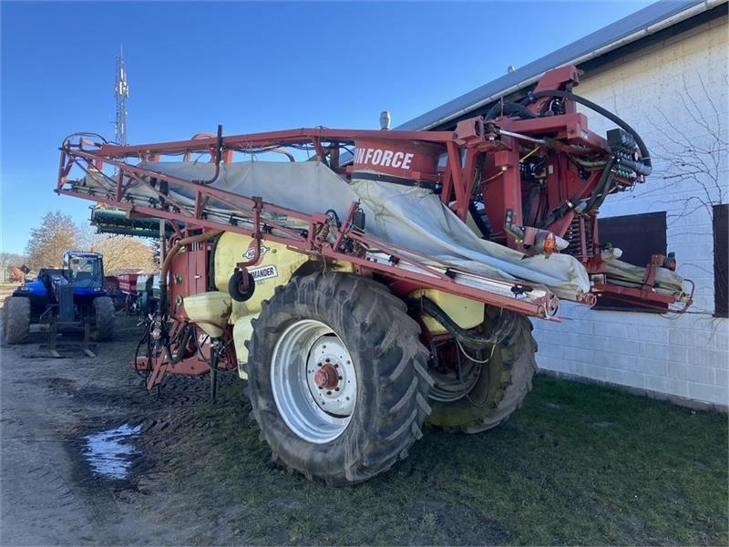 Hardi COMMANDER 4200 TWIN 28 m - رشاش مسحوب: صورة 2 Hardi COMMANDER 4200 TWIN 28 m - رشاش مسحوب: صورة 2