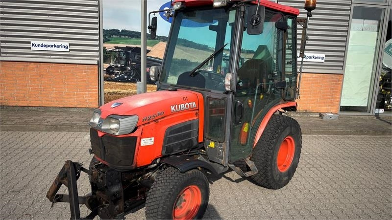 Kubota B2530 HST B2530 - جرار خدمات بلدية: صورة 1 Kubota B2530 HST B2530 - جرار خدمات بلدية: صورة 1