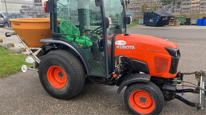 Kubota STW37 Kompakttraktor - جرار خدمات بلدية: صورة 2 Kubota STW37 Kompakttraktor - جرار خدمات بلدية: صورة 2