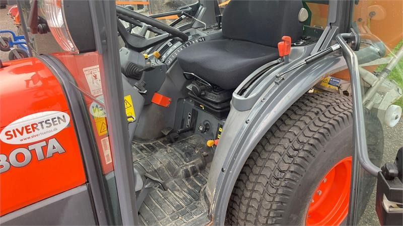 Kubota STW37 Kompakttraktor - جرار خدمات بلدية: صورة 4 Kubota STW37 Kompakttraktor - جرار خدمات بلدية: صورة 4