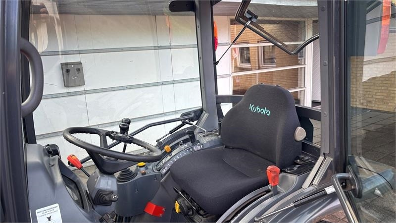 Kubota STW37 Kompakttraktor - جرار خدمات بلدية: صورة 3 Kubota STW37 Kompakttraktor - جرار خدمات بلدية: صورة 3