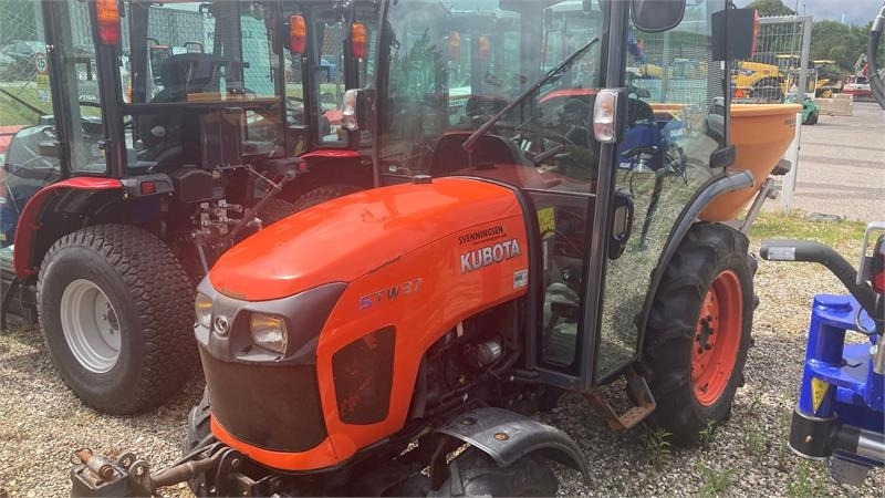 Kubota STW37 Kun 1144 timer STW37 - جرار خدمات بلدية: صورة 2 Kubota STW37 Kun 1144 timer STW37 - جرار خدمات بلدية: صورة 2