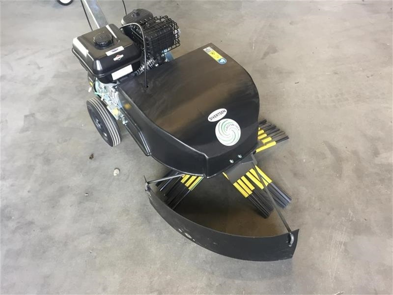 Kwern Greenbuster Pro III 8x3 Inkl. afdækningsskær - معدات البستنة: صورة 1 Kwern Greenbuster Pro III 8x3 Inkl. afdækningsskær - معدات البستنة: صورة 1