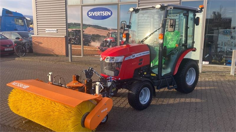 Massey Ferguson 1740 HC Frontlift/pto og 150 cm fejemaskine - جرار خدمات بلدية: صورة 1 Massey Ferguson 1740 HC Frontlift/pto og 150 cm fejemaskine - جرار خدمات بلدية: صورة 1