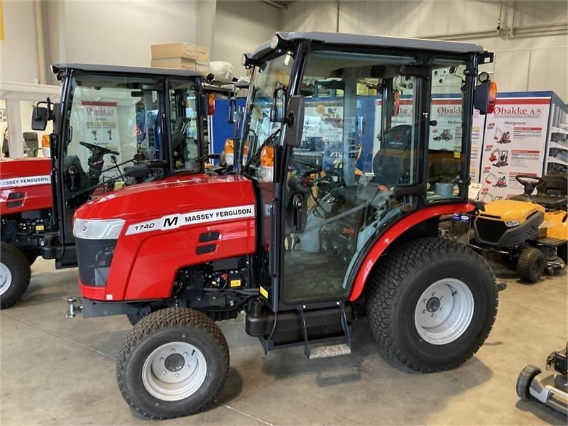 Massey Ferguson 1740 HC - جرار خدمات بلدية: صورة 1 Massey Ferguson 1740 HC - جرار خدمات بلدية: صورة 1