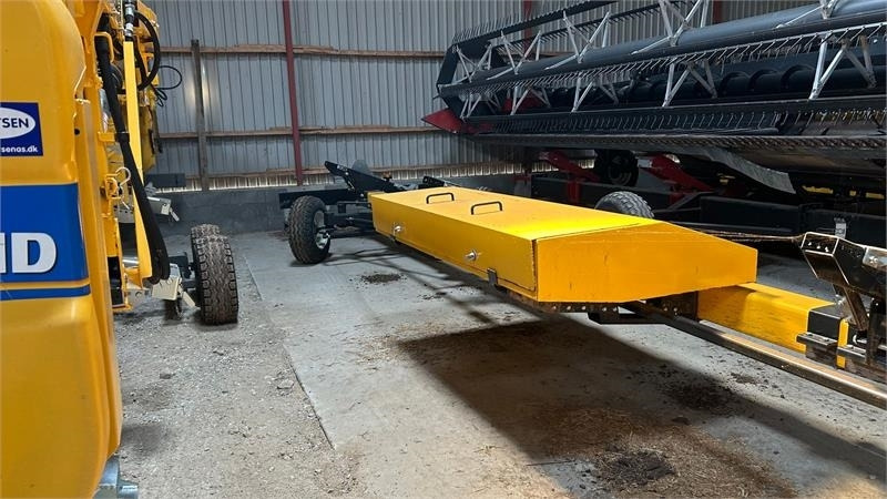 New Holland 4 hjulet skærebordsvogn - مقطورة رزاعية: صورة 2 New Holland 4 hjulet skærebordsvogn - مقطورة رزاعية: صورة 2