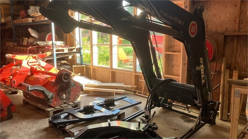 Stoll FZ 60,1 3 ventil og dæmpning Med beslag for NH T7. - مغراف أمامي للجرار: صورة 2 Stoll FZ 60,1 3 ventil og dæmpning Med beslag for NH T7. - مغراف أمامي للجرار: صورة 2