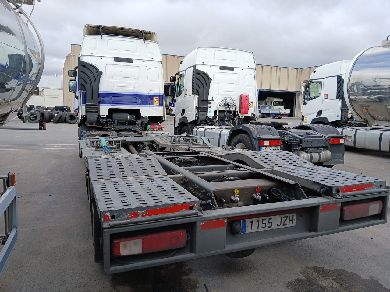 RENAULT T 520 - شاحنة بهيكل معدني للمقصورة: صورة 3 RENAULT T 520 - شاحنة بهيكل معدني للمقصورة: صورة 3