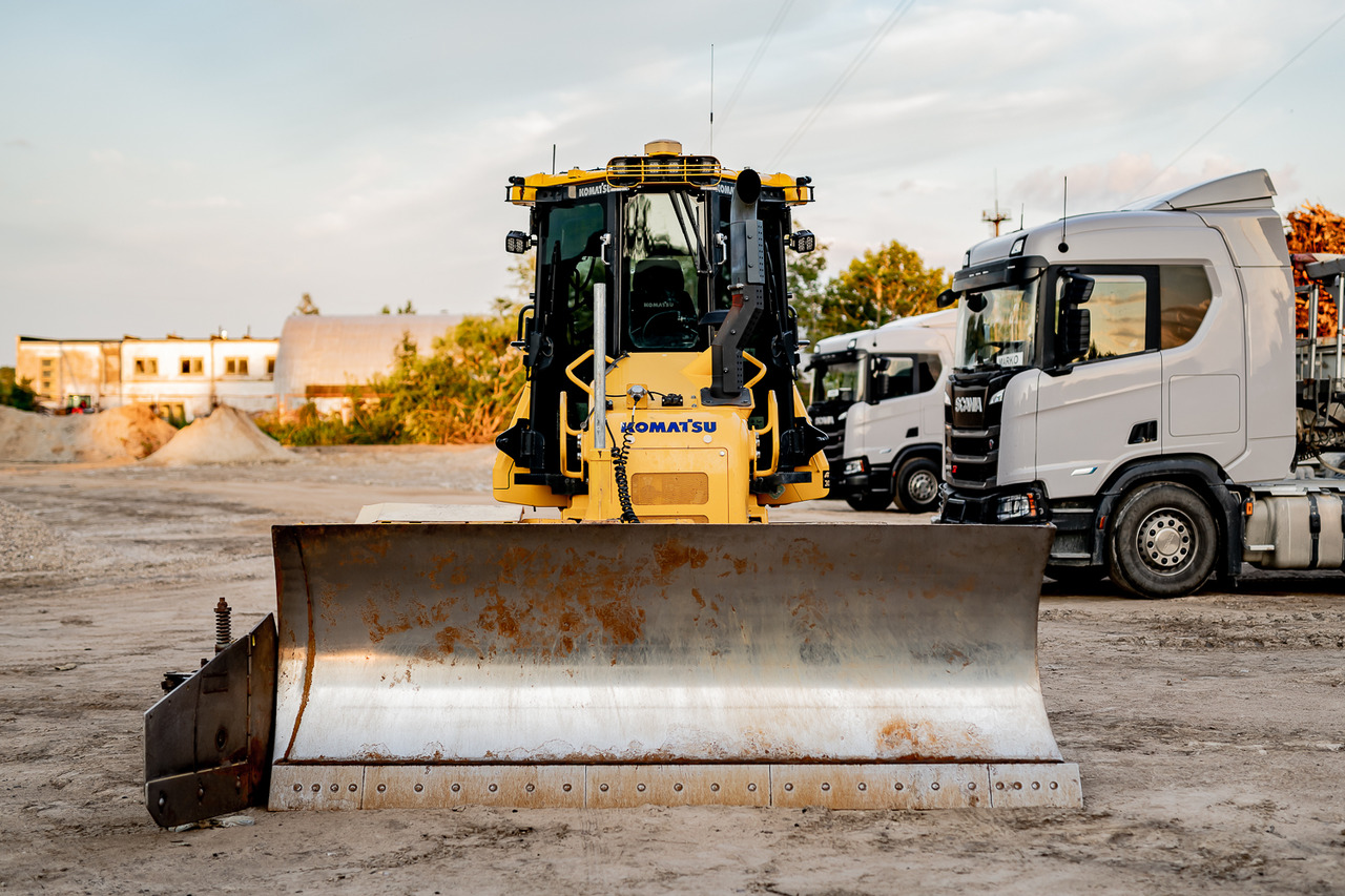 KOMATSU D51PX - بلدوزر: صورة 2 KOMATSU D51PX - بلدوزر: صورة 2