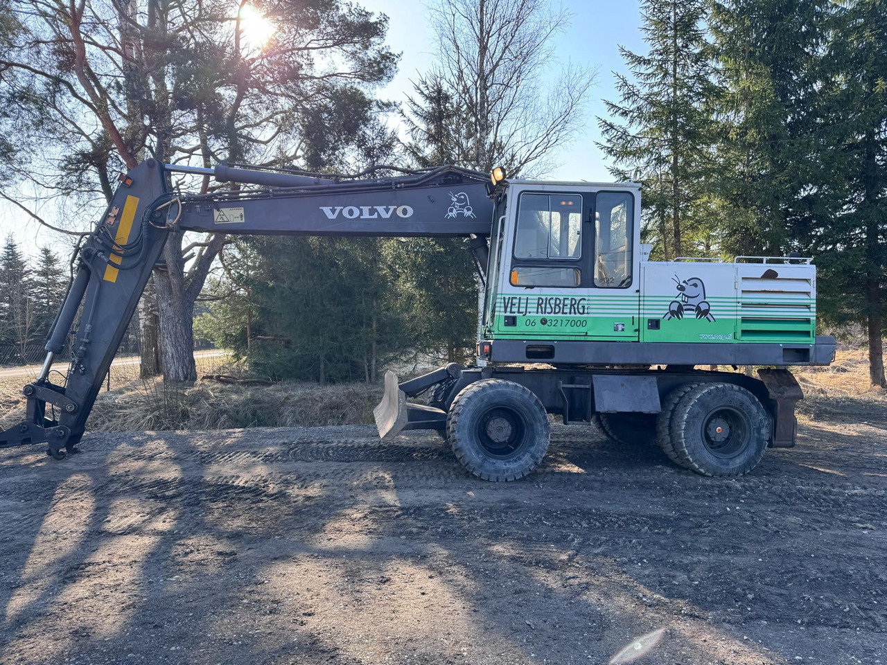 VOLVO EW200 - حفار ذو عجلات: صورة 2 VOLVO EW200 - حفار ذو عجلات: صورة 2