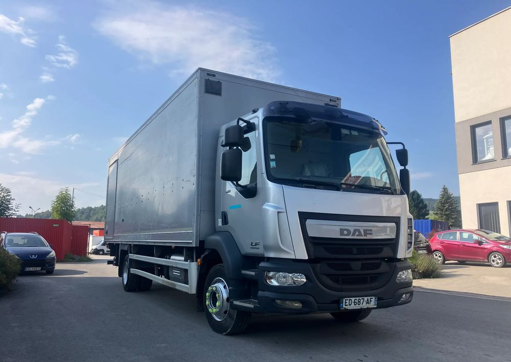 DAF DAF LF 180 kurierka kontener 18 palet - شاحنة صندوقية: صورة 1 DAF DAF LF 180 kurierka kontener 18 palet - شاحنة صندوقية: صورة 1