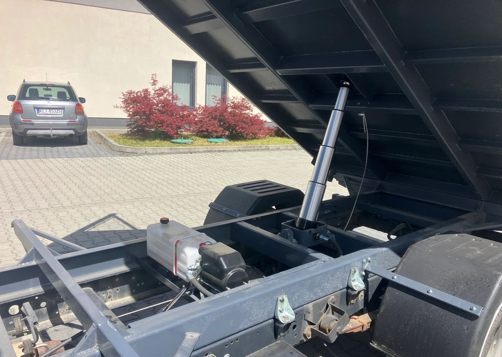 Iveco Iveco daily 35C13 wywrotka solidny kiper - قلاب صغير: صورة 2 Iveco Iveco daily 35C13 wywrotka solidny kiper - قلاب صغير: صورة 2