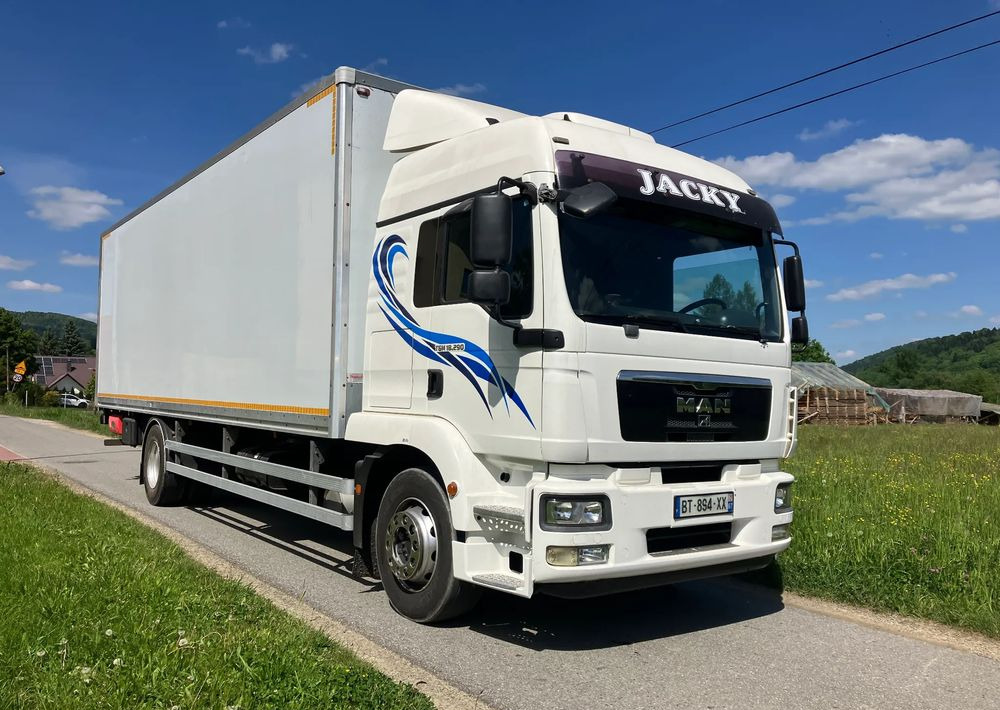 MAN MAN TGM 18.290 KURIERKA KONTENER 20 PALET SYPIALKA - شاحنة صندوقية: صورة 2 MAN MAN TGM 18.290 KURIERKA KONTENER 20 PALET SYPIALKA - شاحنة صندوقية: صورة 2