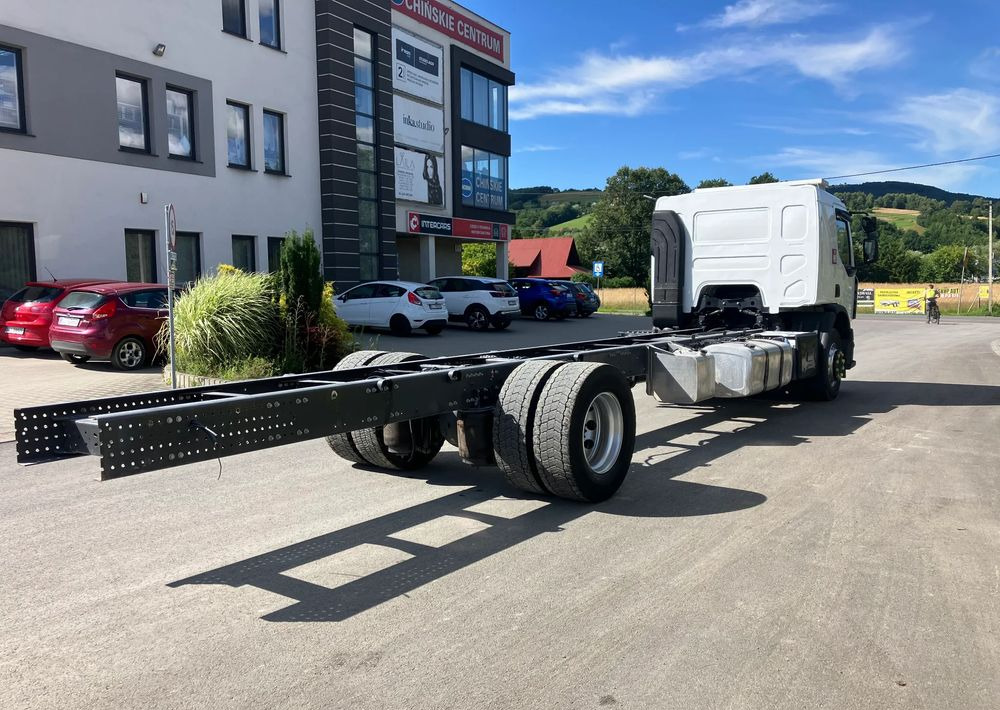 Renault RENAULT Gama D WIDE 19 euro 6 ramo do zabudowy tylko 50 tys km - شاحنة بهيكل معدني للمقصورة: صورة 4 Renault RENAULT Gama D WIDE 19 euro 6 ramo do zabudowy tylko 50 tys km - شاحنة بهيكل معدني للمقصورة: صورة 4