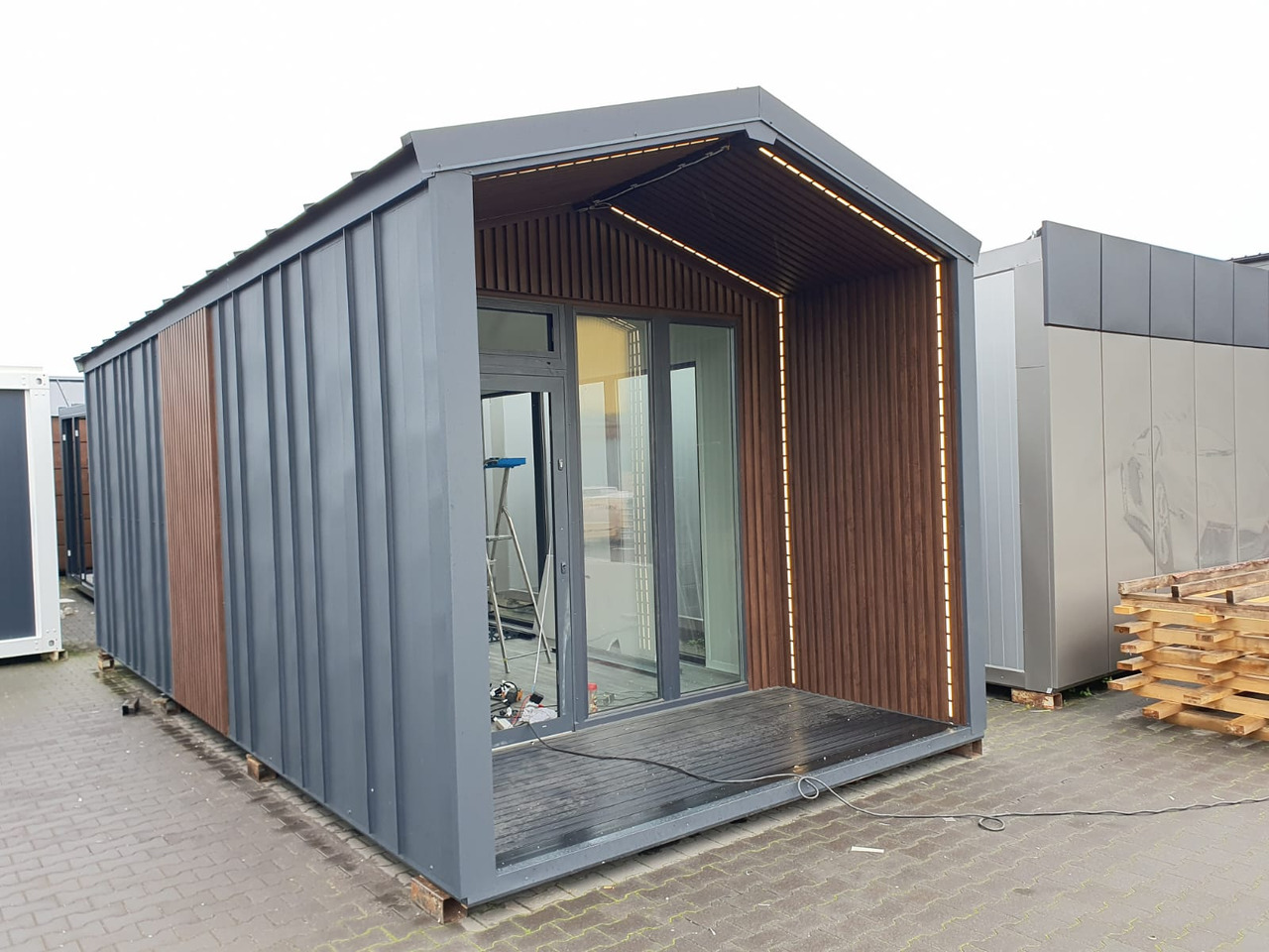 IDEX Premium Commercial Container Unit – Modern, Durable & Ready to Customize! Container with Terrace - شاحنة حاويات: صورة 2 IDEX Premium Commercial Container Unit – Modern, Durable & Ready to Customize! Container with Terrace - شاحنة حاويات: صورة 2