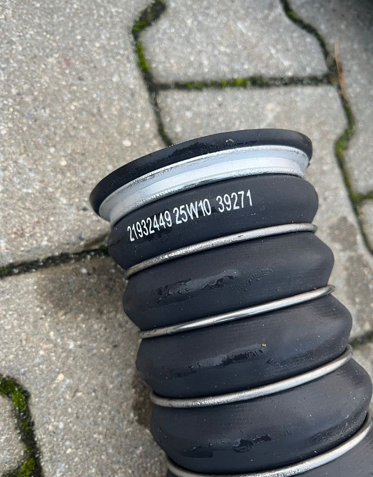 Guma chłodnicy Volvo FH5 Aero łącznik jak NOWA - نظام التبريد - شاحنة: صورة 2 Guma chłodnicy Volvo FH5 Aero łącznik jak NOWA - نظام التبريد - شاحنة: صورة 2