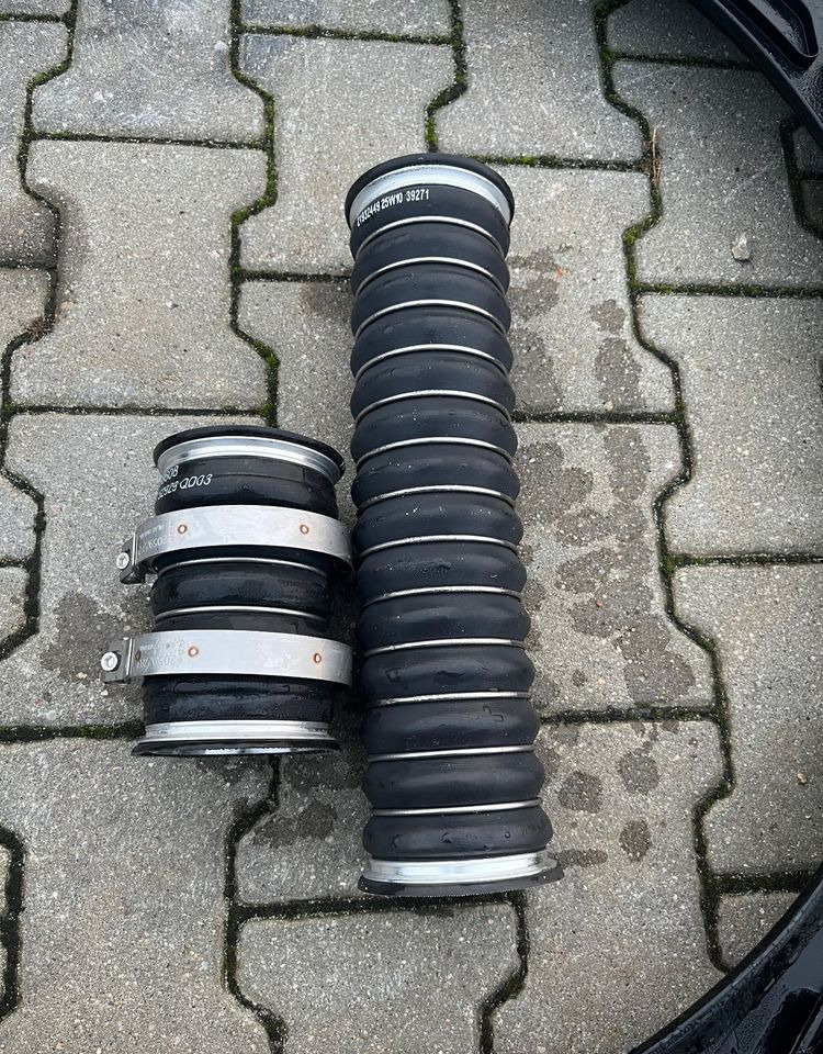 Guma chłodnicy Volvo FH5 Aero łącznik jak NOWA - نظام التبريد - شاحنة: صورة 1 Guma chłodnicy Volvo FH5 Aero łącznik jak NOWA - نظام التبريد - شاحنة: صورة 1