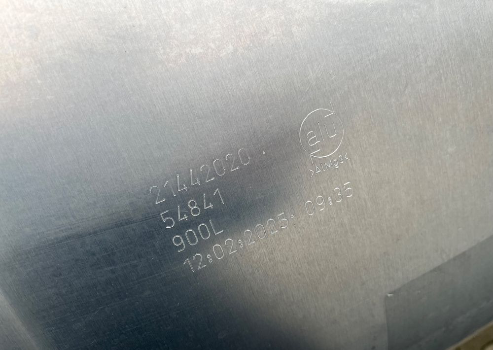 Zbiornik paliwa Volvo FH Renault 900 litrów bak jak nowy - نظام الوقود - شاحنة: صورة 4 Zbiornik paliwa Volvo FH Renault 900 litrów bak jak nowy - نظام الوقود - شاحنة: صورة 4