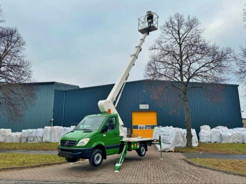 Arbeitsbühne Hubsteiger Hebebühne Mieten Leihen 3,5t 22m - منصة محمولة مثبتة على الشاحنة: صورة 1 Arbeitsbühne Hubsteiger Hebebühne Mieten Leihen 3,5t 22m - منصة محمولة مثبتة على الشاحنة: صورة 1
