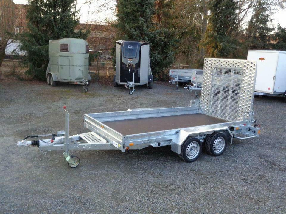 Böckmann, PKW-Anhänger, Baumaschinentransporter, 3,5 to. 100 km/h - مقطورة لنقل المعدات: صورة 1 Böckmann, PKW-Anhänger, Baumaschinentransporter, 3,5 to. 100 km/h - مقطورة لنقل المعدات: صورة 1