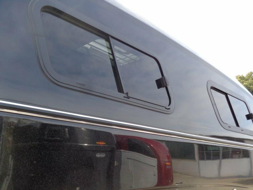 عربة نقل خيل Böckmann, Pferdeanhänger,  Grand Master, WCF,Aluboden, 100 km/h: صورة 16 عربة نقل خيل Böckmann, Pferdeanhänger,  Grand Master, WCF,Aluboden, 100 km/h: صورة 16